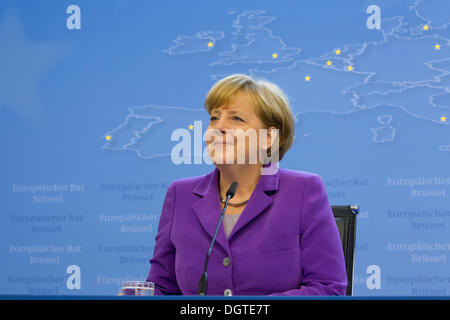 Angela Merkel cancelliere tedesco parlando sorridente Foto Stock