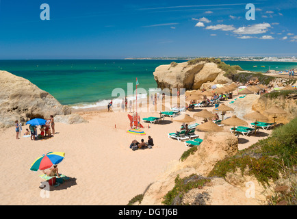 Il Portogallo, Algarve, albufeira Praia da Galé, una piccola baia Foto Stock