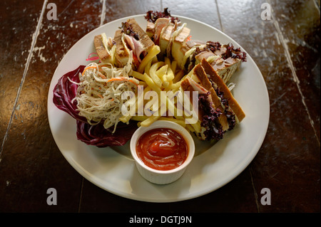 Food snack di patate Insalata di carne mix Foto Stock