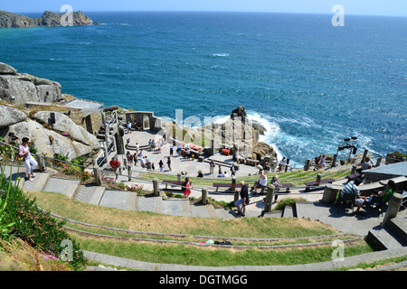 Minack Theatre, Porthcurno Bay, Porthcurno, Cornwall, England, Regno Unito Foto Stock