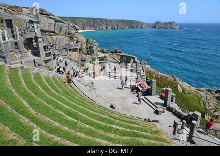 Minack Theatre, Porthcurno Bay, Porthcurno, Cornwall, England, Regno Unito Foto Stock