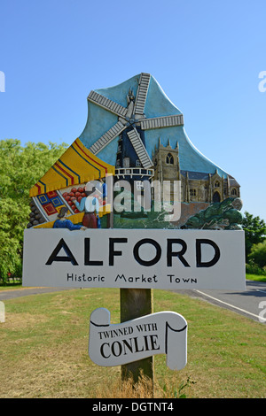 Entrata al paese segno, Alford, Lincolnshire, England, Regno Unito Foto Stock