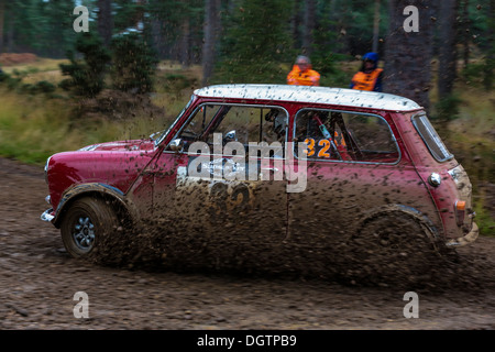 Morris Mini Cooper prendendo parte al Rallye Sunseeker Historique 2013 Foto Stock