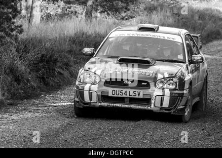 Subaru Rally Car prendendo parte al Rallye Sunseeker 2013 Foto Stock