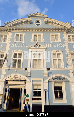 La facciata della Duke's Head Hotel, Tuesday Market Place, King's Lynn, Norfolk, Inghilterra, Regno Unito Foto Stock