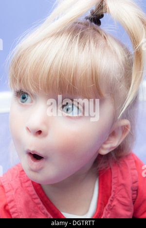 Sorpreso Toddler ritratto Foto Stock