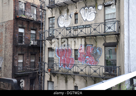 Manhattan, graffiti sul condominio. New York Foto Stock
