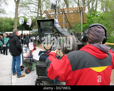 La televisione del braccio operatore della telecamera Foto Stock