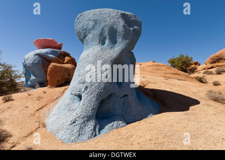 Il dipinto di blu di rocce di granito di Tafaroute in Anti Atlas mountain range Marocco Foto Stock