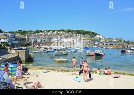 La vista del porto, Mousehole, Cornwall, England, Regno Unito Foto Stock