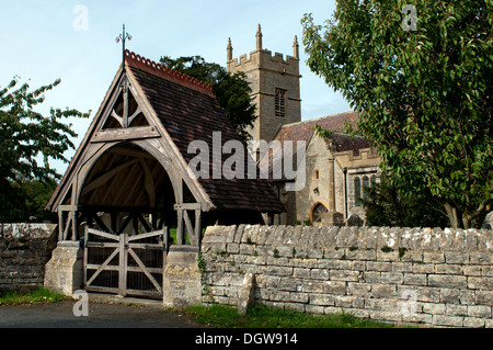 La Chiesa di San Nicola e lychgate, Medio Littleton, Vale of Evesham, Worcestershire, Regno Unito Foto Stock