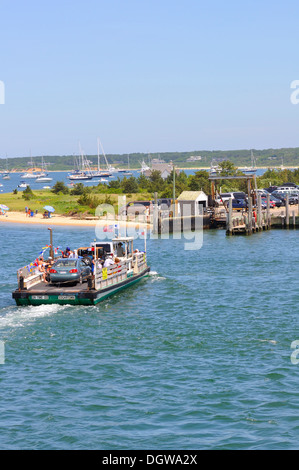 Traghetto da Edgartown a Chappaquiddick Island, Martha's Vineyard, Massachusetts, STATI UNITI D'AMERICA Foto Stock