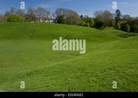 Cirencester anfiteatro romano - resti del II secolo d.c. anfiteatro, ora la prateria. Wilts. Foto Stock