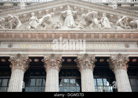 Facciata del New York Stock Exchange, Wall Street, il quartiere finanziario, la parte inferiore di Manhattan, New York City, Stati Uniti d'America, America del Nord Foto Stock