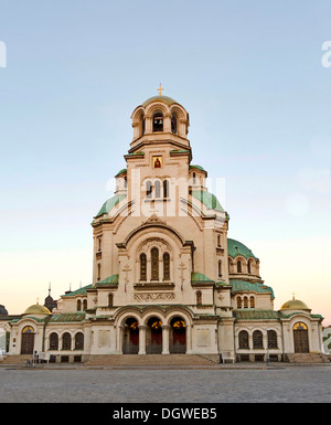 Vista della cattedrale Alexander Nevsky a Sofia, Bulgaria Foto Stock