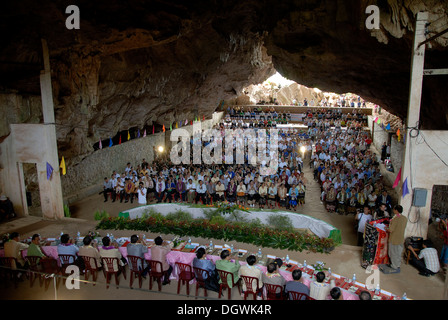 Caso del Partito Comunista di Tham Lot Sang Grotta, elefante grotta, lunga tavola con molti delegati, Vieng Xai Foto Stock
