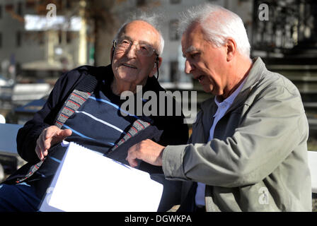 Dov Strauss, 89, un ceco ebreo nato in Jihlava e vivono in Israele che sono sopravvissuti durante la seconda guerra mondiale in Danimarca come un bambino, ha voluto partecipare nelle prime elezioni generali ma alla fine egli non riescono a disporre di una scheda di voto, egli ha detto ai giornalisti. Dov Strauss era uno dei 80 Czech bambini ebrei inviati in Danimarca nel novembre 1939 con lo scopo di continuare a Palestina. Tuttavia, hanno trascorso la guerra presso le aziende agricole in Danimarca e successivamente in Svezia.' Per essere in grado di votare qui, ho dovuto andare in ambasciata a Tel Aviv ma era chiuso", ha detto Strauss, venuto alla Repubblica ceca di partecipare alla presentazione di un libro di abo Foto Stock