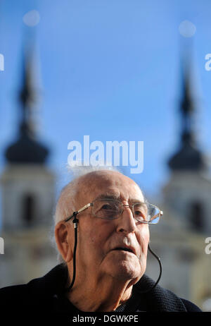 Dov Strauss, 89, un ceco ebreo nato in Jihlava e vivono in Israele che sono sopravvissuti durante la seconda guerra mondiale in Danimarca come un bambino, ha voluto partecipare nelle prime elezioni generali ma alla fine egli non riescono a disporre di una scheda di voto, egli ha detto ai giornalisti. Dov Strauss era uno dei 80 Czech bambini ebrei inviati in Danimarca nel novembre 1939 con lo scopo di continuare a Palestina. Tuttavia, hanno trascorso la guerra presso le aziende agricole in Danimarca e successivamente in Svezia.' Per essere in grado di votare qui, ho dovuto andare in ambasciata a Tel Aviv ma era chiuso", ha detto Strauss, venuto alla Repubblica ceca di partecipare alla presentazione di un libro di abo Foto Stock