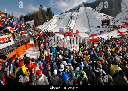 Slalom Gudiberg sulla montagna, Coppa del Mondo di sci, sport invernali, con tribuna spettatori, Garmisch-Partenkirchen, Alta Baviera Foto Stock