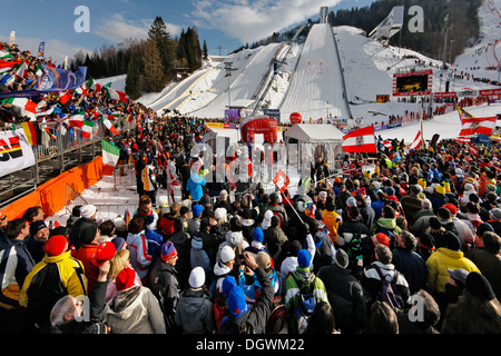 Slalom Gudiberg sulla montagna, Coppa del Mondo di sci, sport invernali, con tribuna spettatori, Garmisch-Partenkirchen, Alta Baviera Foto Stock