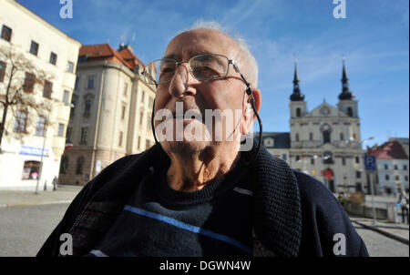 Dov Strauss, 89, un ceco ebreo nato in Jihlava e vivono in Israele che sono sopravvissuti durante la seconda guerra mondiale in Danimarca come un bambino, ha voluto partecipare nelle prime elezioni generali ma alla fine egli non riescono a disporre di una scheda di voto, egli ha detto ai giornalisti. Dov Strauss era uno dei 80 Czech bambini ebrei inviati in Danimarca nel novembre 1939 con lo scopo di continuare a Palestina. Tuttavia, hanno trascorso la guerra presso le aziende agricole in Danimarca e successivamente in Svezia.' Per essere in grado di votare qui, ho dovuto andare in ambasciata a Tel Aviv ma era chiuso", ha detto Strauss, venuto alla Repubblica ceca di partecipare alla presentazione di un libro di abo Foto Stock