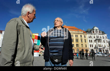 Dov Strauss, 89, un ceco ebreo nato in Jihlava e vivono in Israele che sono sopravvissuti durante la seconda guerra mondiale in Danimarca come un bambino, ha voluto partecipare nelle prime elezioni generali ma alla fine egli non riescono a disporre di una scheda di voto, egli ha detto ai giornalisti. Dov Strauss era uno dei 80 Czech bambini ebrei inviati in Danimarca nel novembre 1939 con lo scopo di continuare a Palestina. Tuttavia, hanno trascorso la guerra presso le aziende agricole in Danimarca e successivamente in Svezia.' Per essere in grado di votare qui, ho dovuto andare in ambasciata a Tel Aviv ma era chiuso", ha detto Strauss, venuto alla Repubblica ceca di partecipare alla presentazione di un libro di abo Foto Stock