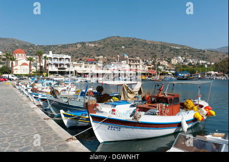 Porto Porto di pesca, barche da pesca Elounda, Creta, Grecia, orientale Mar Mediterraneo, Europa Foto Stock