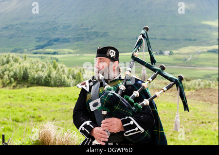 Bagpiper nelle Highlands scozzesi, Highland, altopiani, Rannoch Moor, Schottland, Scotland, Regno Unito Foto Stock