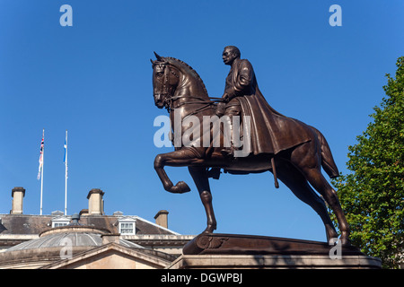 Earl Haig Memorial, statua in bronzo all'entrata per la sfilata delle Guardie a Cavallo, London, England, Regno Unito, Europa Foto Stock