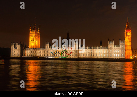 Anelli olimpici, proiezione sulla facciata, la Casa del Parlamento, il Big Ben, Giochi Olimpici 2012, Sito Patrimonio Mondiale dell'Unesco, Londra Foto Stock