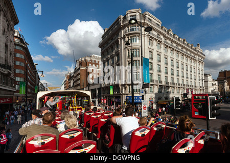 Big Bus City Tour, Visita turistica in autobus, Oxford Street e Park Lane, London, England, Regno Unito, Europa Foto Stock