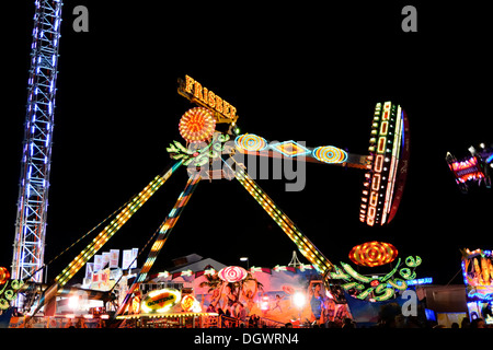 Carousell al Oktoberfest a Monaco di Baviera, Germania Foto Stock