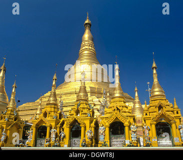 Shwedagon pagoda, stupa dorato con golden chedis, Rangun, Regione di Yangon, MYANMAR Birmania Foto Stock