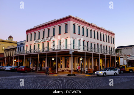 La cosa tifare House e di un turista negozio di fronte in Old Sacramento State Historic Park, California Foto Stock