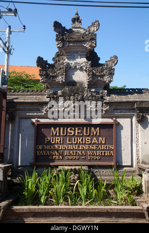 Il Puri Lukisan Museum Ubud Bali Indonesia asia arte mostre artistiche presenta mostrano i turisti attrazione attrarre centro culturale Foto Stock