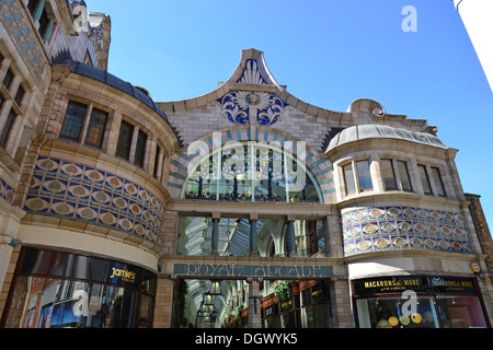 Ingresso al Royal Arcade, Norwich, Norfolk, Inghilterra, Regno Unito Foto Stock