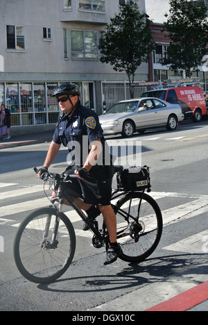 San Francisco poliziotto in bicicletta Foto Stock