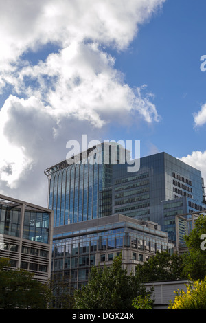 Scena cittadina con una città dominante il punto Foto Stock