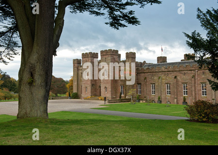 Scone Palace e giardino. Georgiano stile gotico palazzo. Perthshire Scozia Scotland Foto Stock