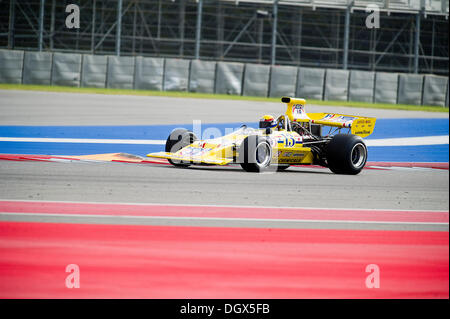 Austin, Texas, Stati Uniti d'America. 26 ott 2013. Ottobre 26, 2013: SVRA gruppo 9 presso l'U.S. Vintage Racing campionato nazionale presso il circuito delle Americhe, Austin, TX. © csm/Alamy Live News Foto Stock