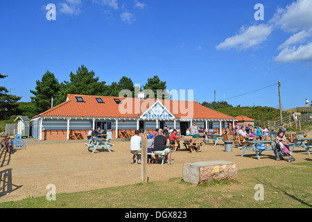 Beach Cafe a pinete, Pozzi-next-il-Mare, Norfolk, Inghilterra, Regno Unito Foto Stock