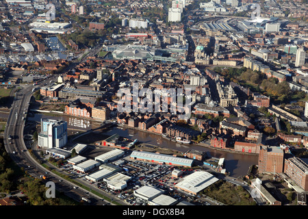 Vista aerea dello scafo, da est verso ovest attraverso il Fiume Hull waterfront Foto Stock