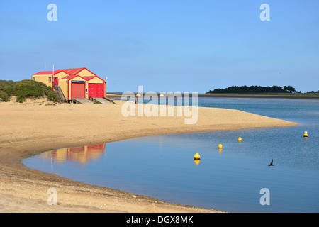 Scialuppa di salvataggio dalla stazione di porto esterno, pozzetti-next-il-Mare, Norfolk, Inghilterra, Regno Unito Foto Stock