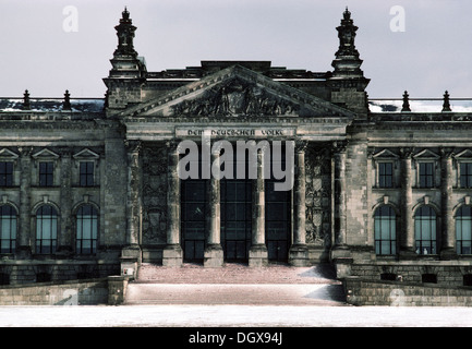 Edificio del Reichstag nella neve, 1985, Berlino Foto Stock