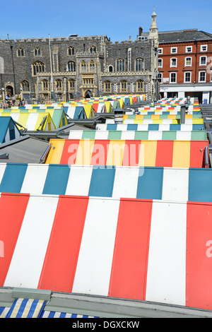 Mercato di Norwich, la piazza del mercato, Norwich, Norfolk, Inghilterra, Regno Unito Foto Stock