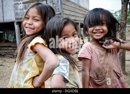 Tre ragazze sorridenti, Laos, Asia sud-orientale, Asia Foto Stock