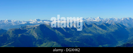 Vista panoramica da Mt Saentis il Churfirsten mountain range, Appenzell, Svizzera, Europa Foto Stock