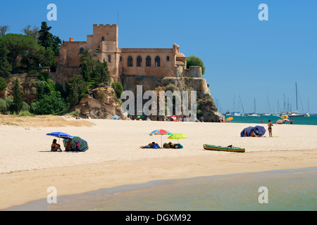 Il Portogallo, Algarve, Ferragudo, il Forte Sao Joao sul Arado estuario Foto Stock