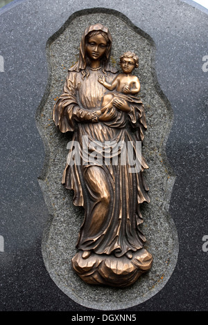 La Madonna e il Bambino, rilievo su di un oggetto contrassegnato per la rimozione definitiva Foto Stock