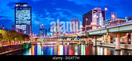 Vista sul fiume di Osaka in Giappone. Foto Stock